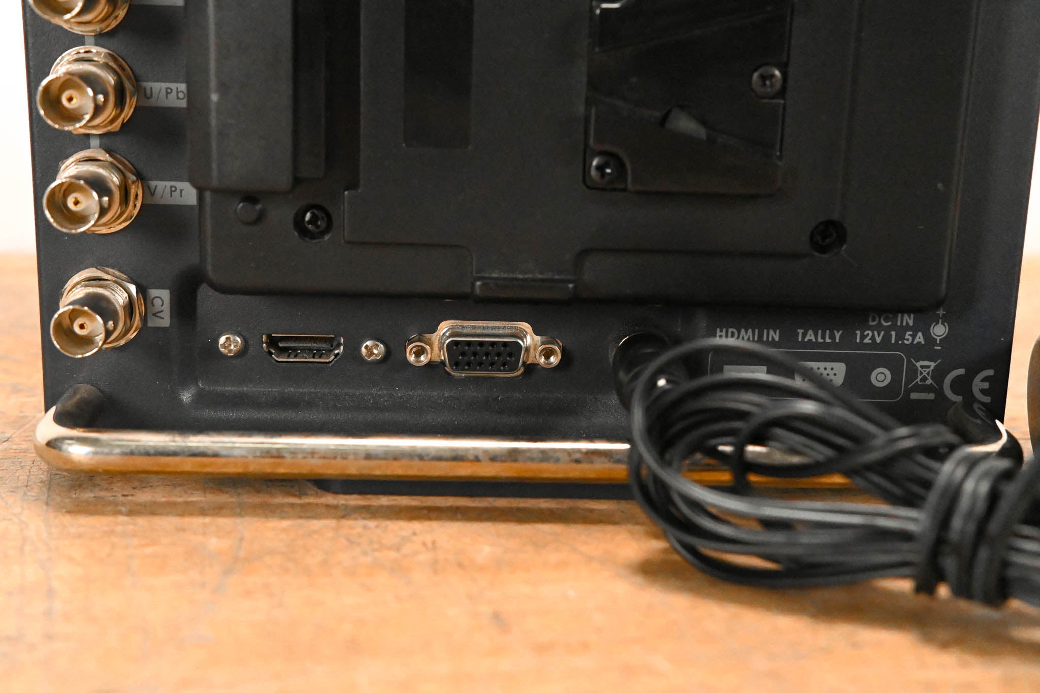 Datavideo TLM-700HD 7" HD/SD TFT LCD Monitor w/ V-Mount Battery Adapter