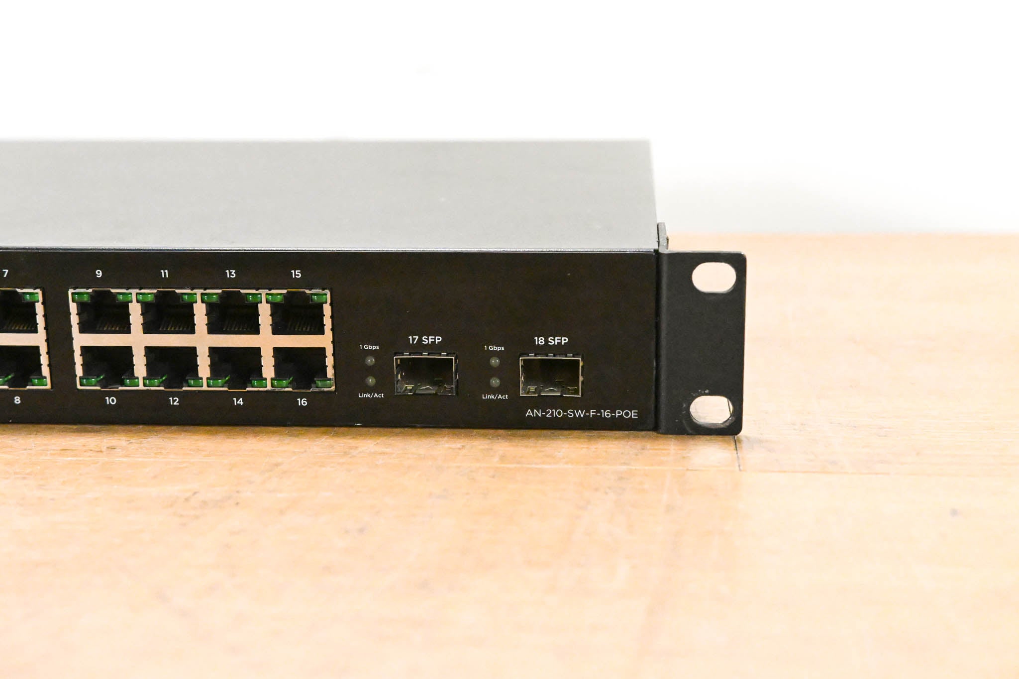 Arkanis AN-210-SW-F-16-POE Network Switch 16-Port GbE L2 Managed PoE
