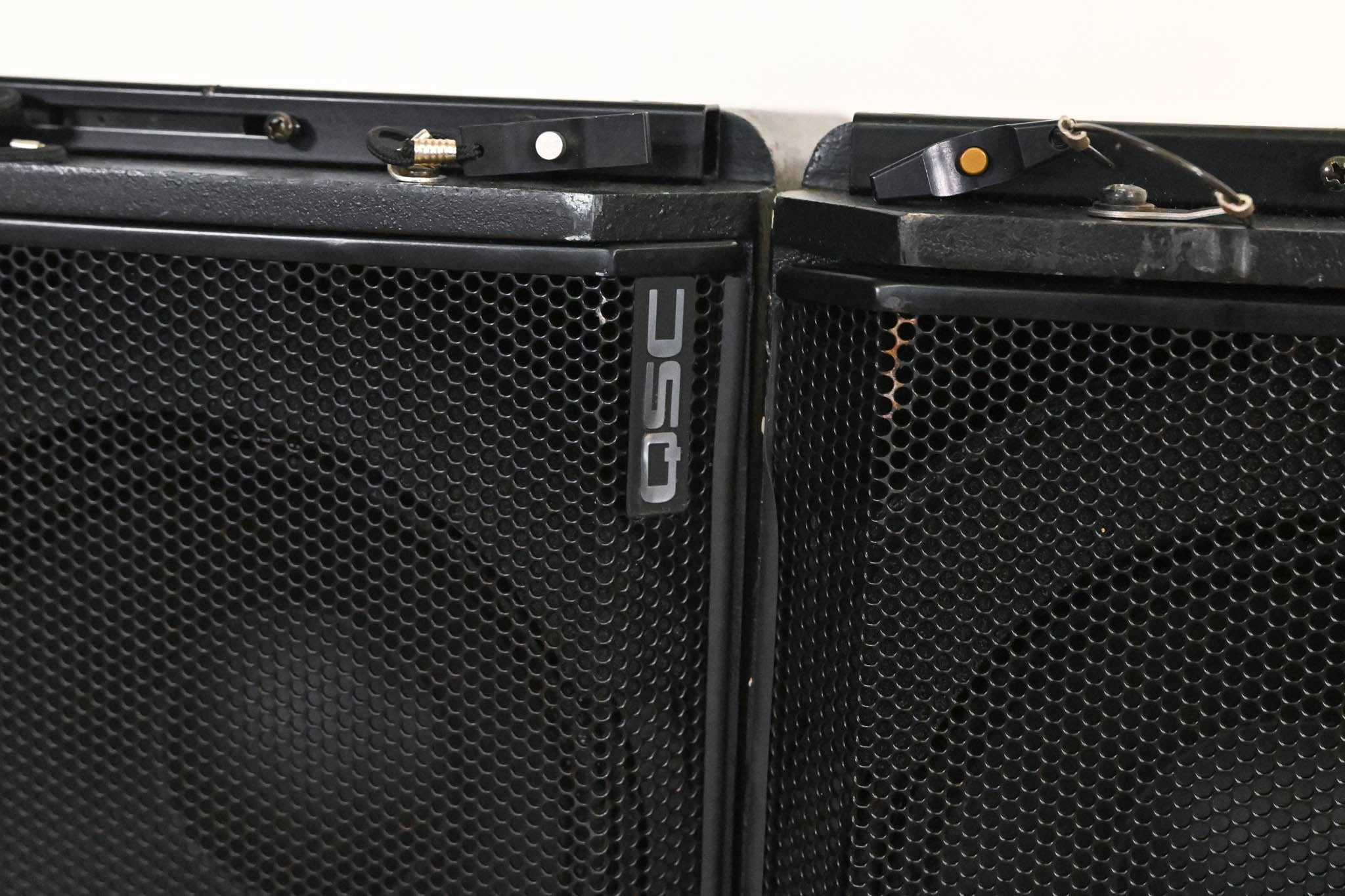 QSC WideLine-10 Dual 10-Inch Wide Line Array Speaker (PAIR)