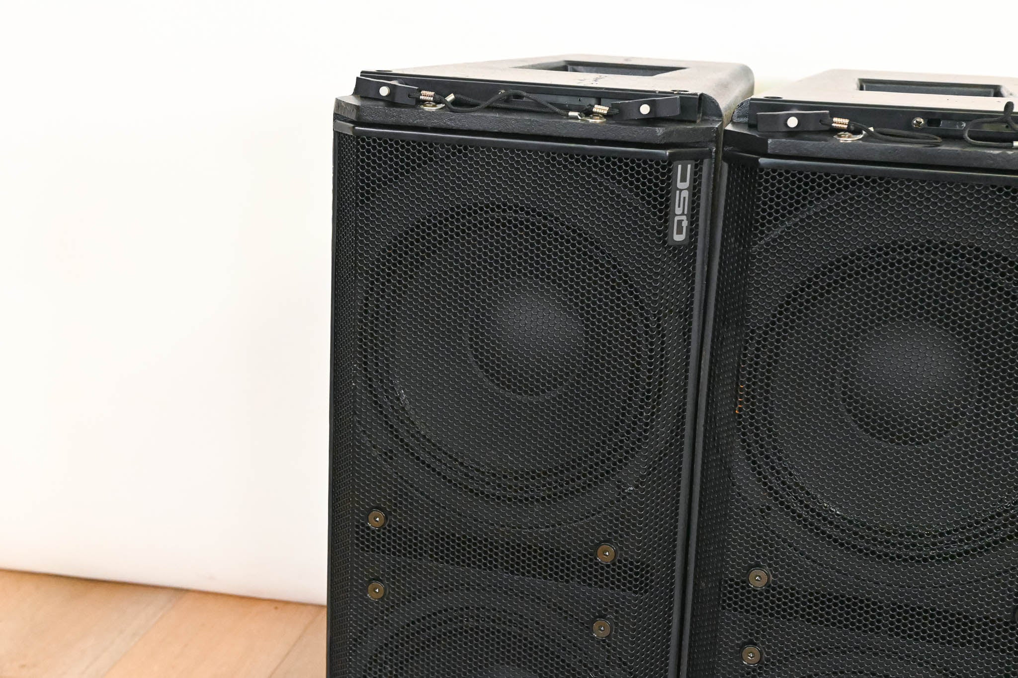 QSC WideLine-10 Dual 10-Inch Wide Line Array Speaker (PAIR)