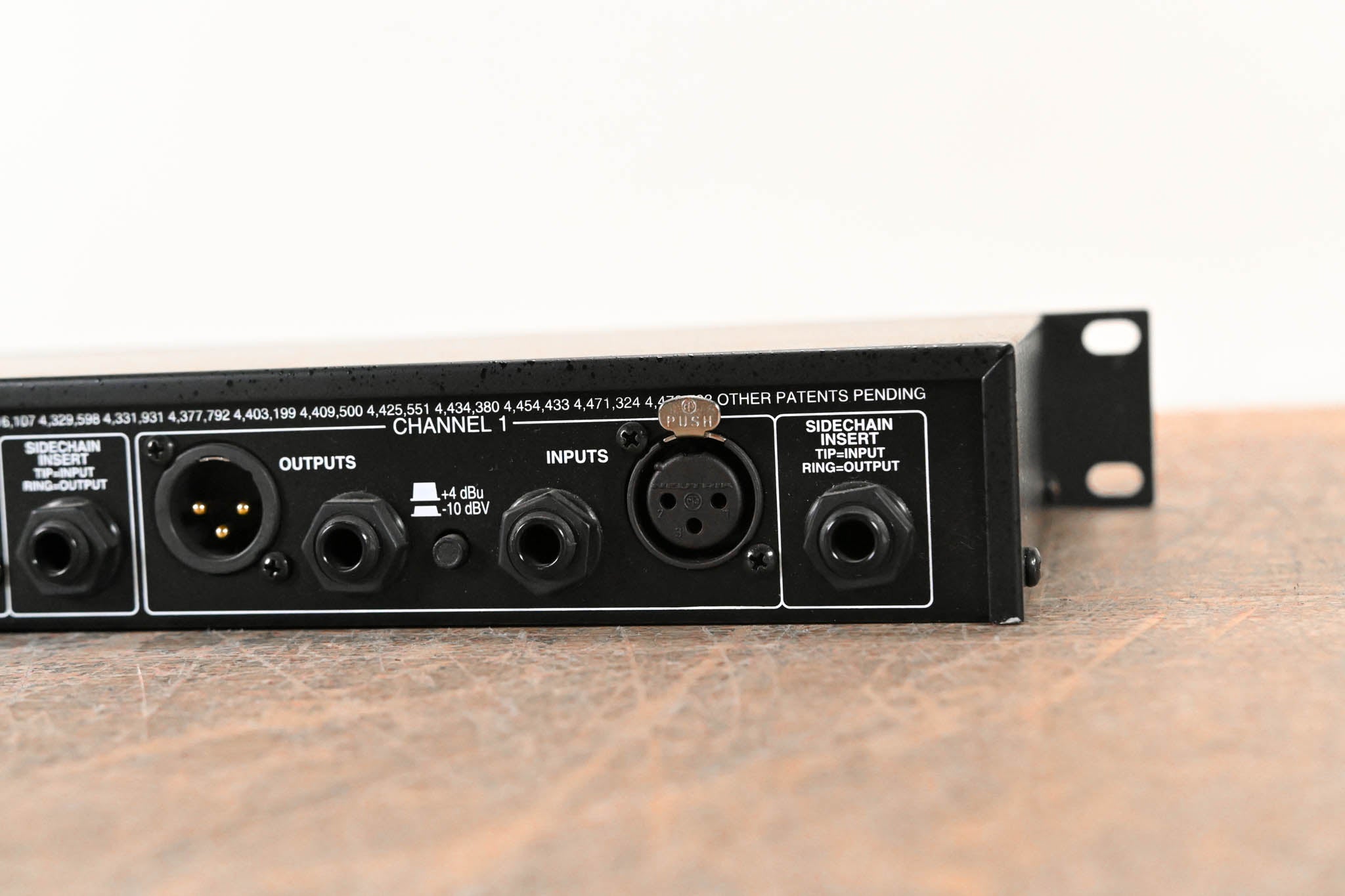 dbx 166XL 2-Channel Compressor/Limiter/Gate