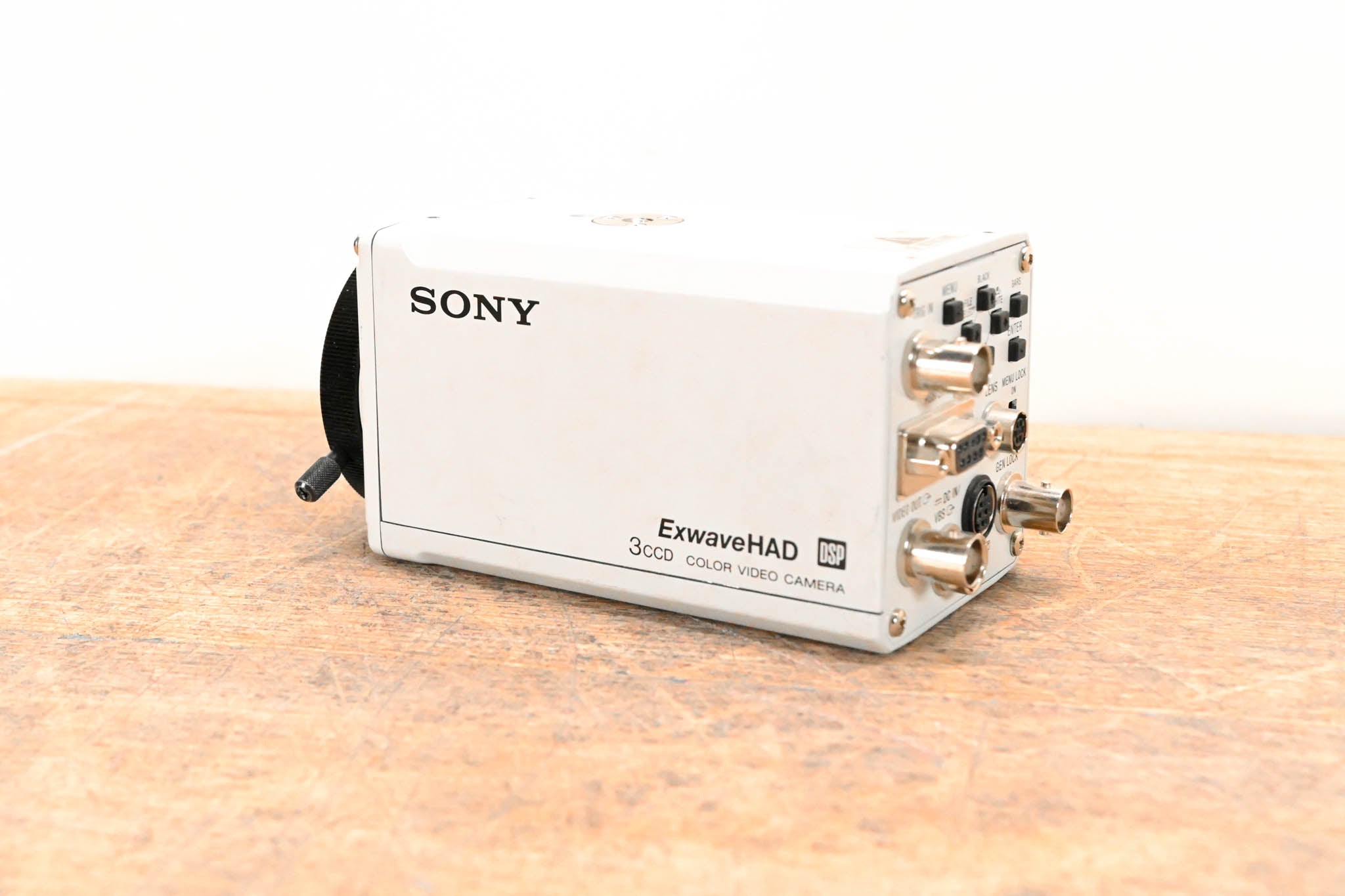 Sony DXC-990 1/2-Inch 3-CCD Color Video Camera