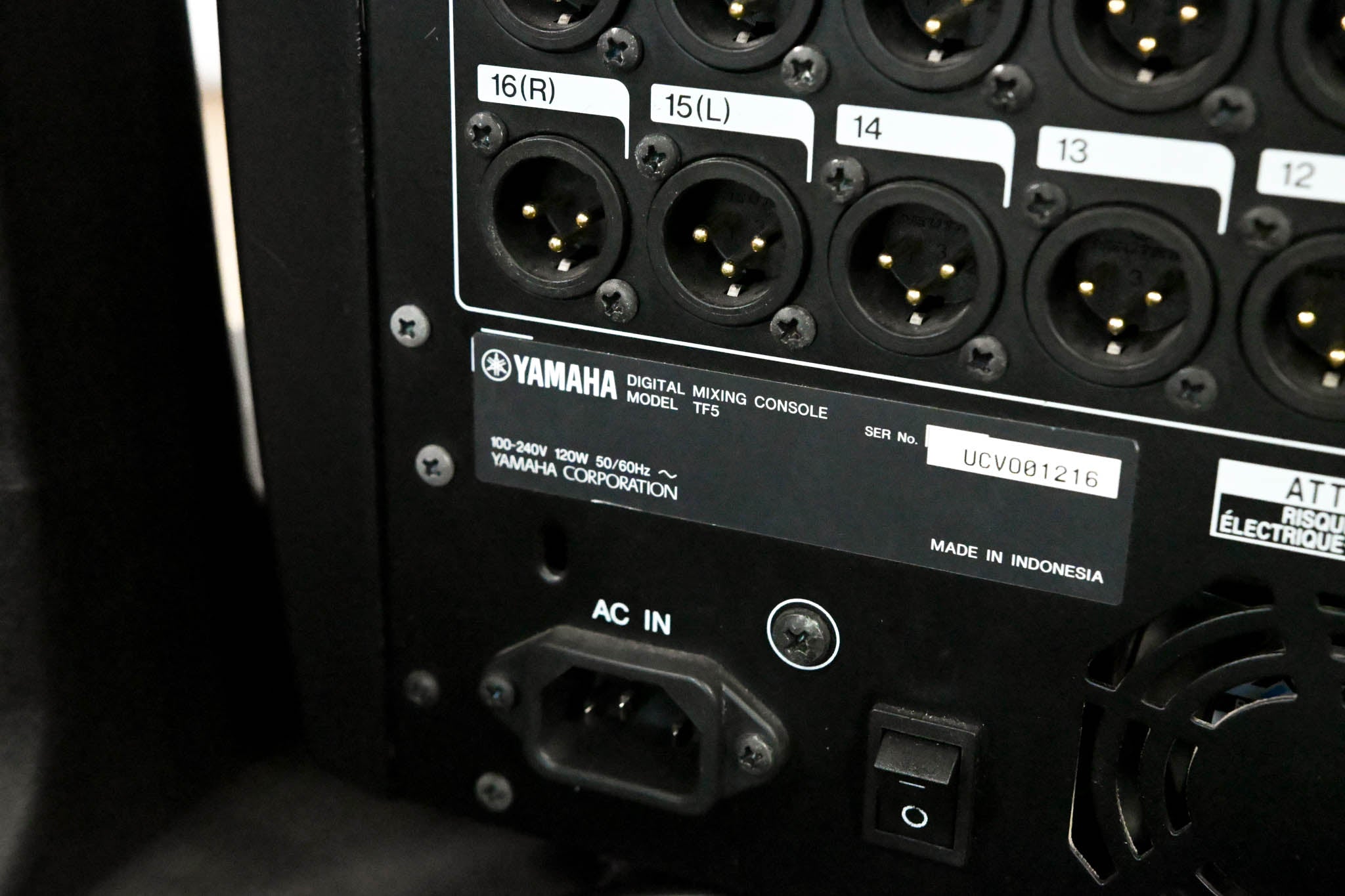 Yamaha TF5 32-Input Digital Mixing Console with Road Case