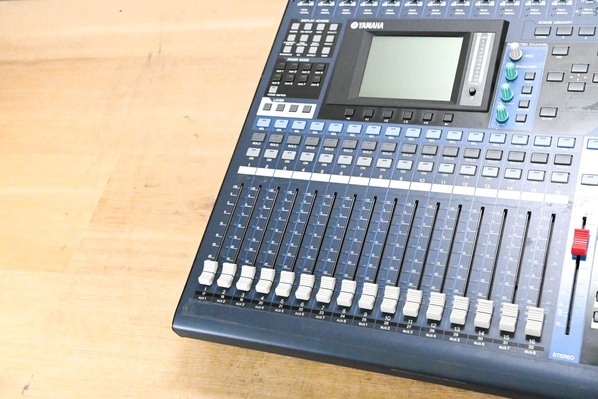 Yamaha 01V96VCM 24-Bit/96k Digital Recording Mixer