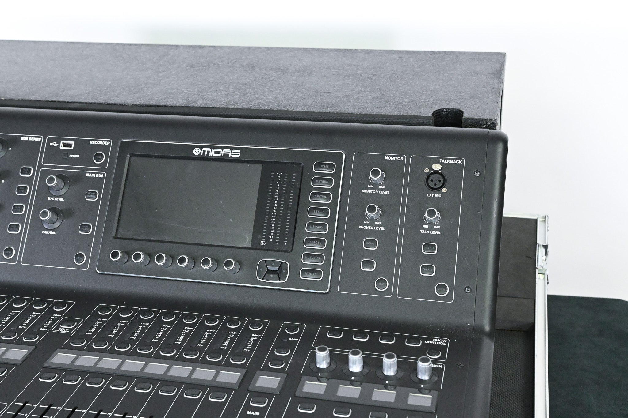 Midas M32 40-Channel Digital Audio Console with Road Case