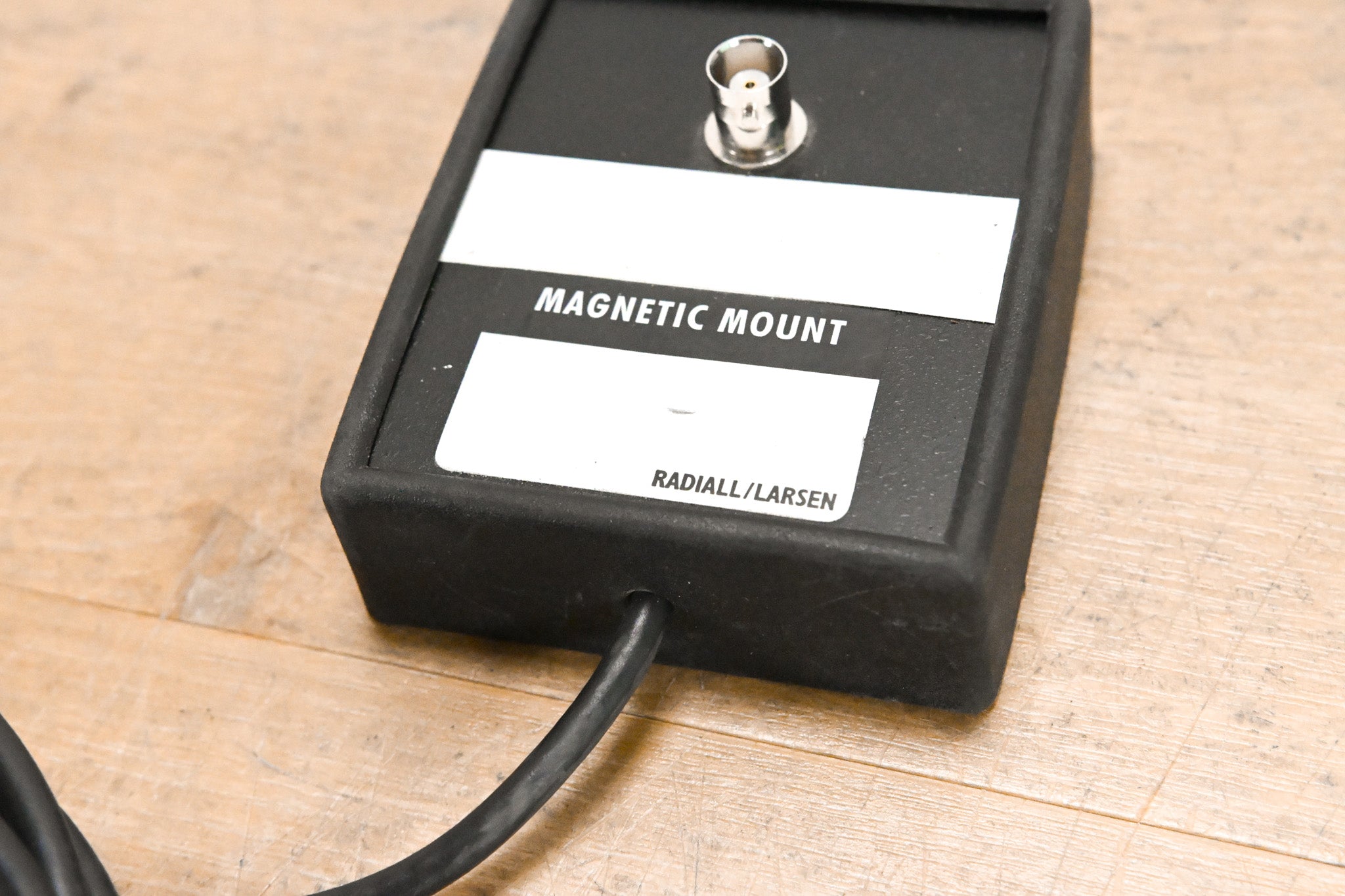 Radiall / Larsen BNC-BNC Magnet Mount