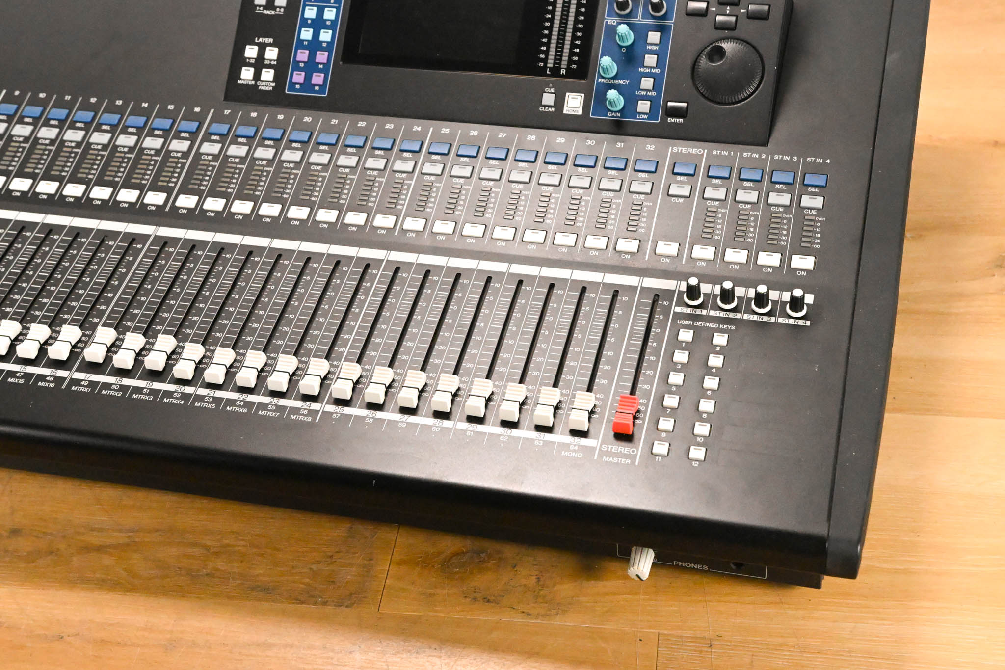 Yamaha LS9-32 32-Input Digital Mixing Console