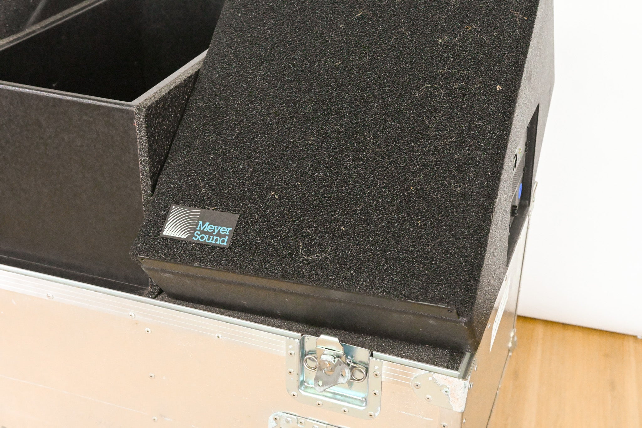 Meyer Sound UM-1P 12" Powered Stage Monitor Speaker (PAIR) w/ Road Case