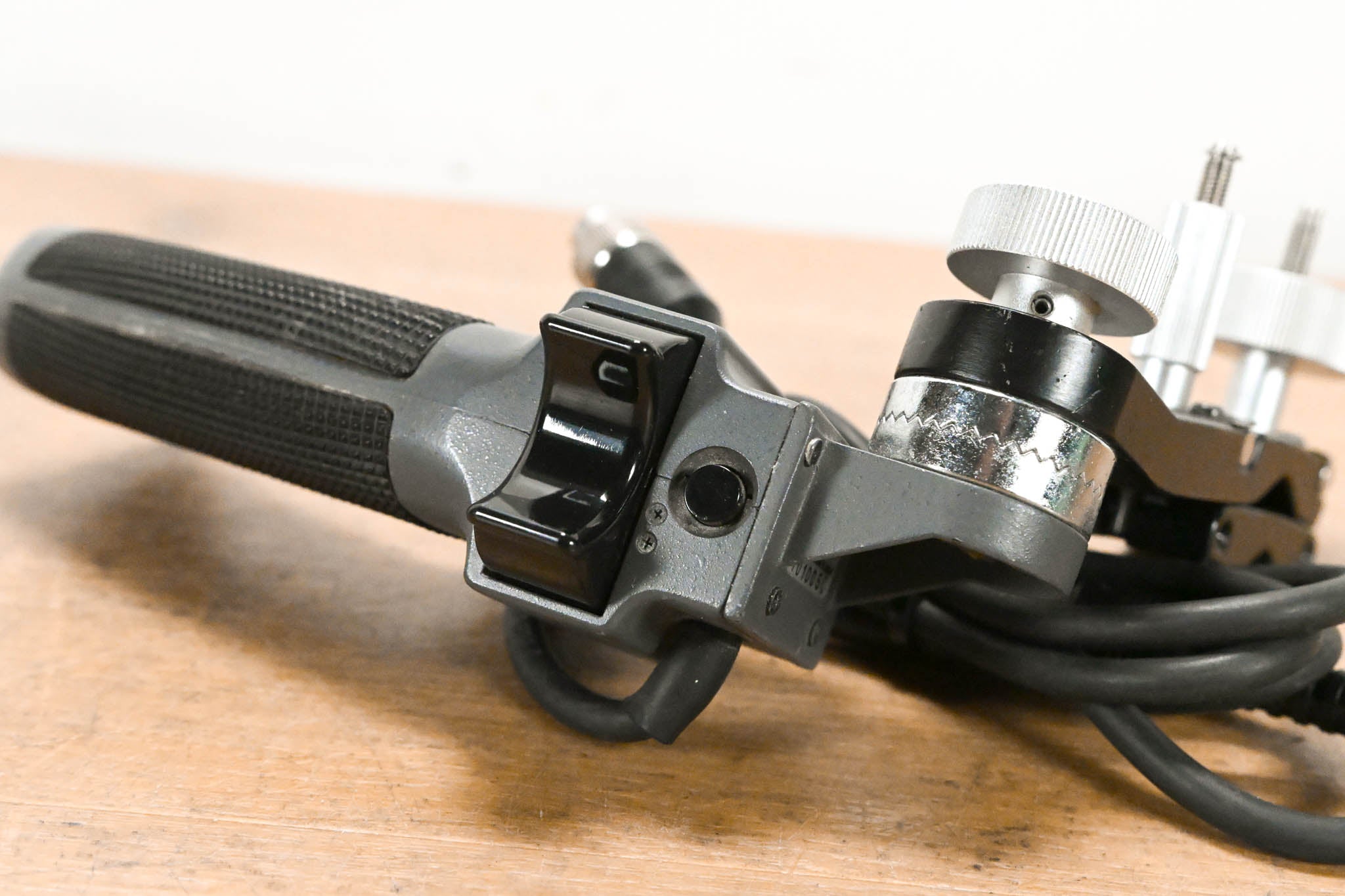 Canon ZSG-200M Zoom Servo Grip Controller w/ CR-10 Clamper