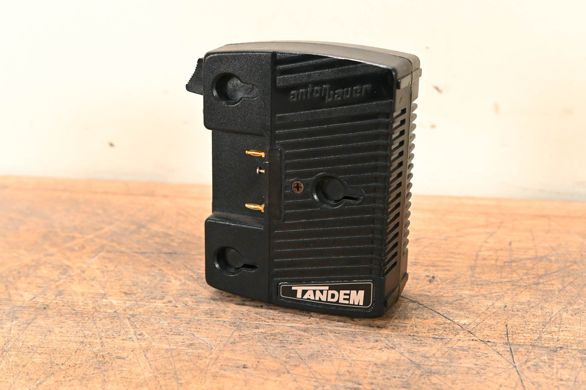 Anton Bauer Tandem-70 On-Camera AC Power/Charger