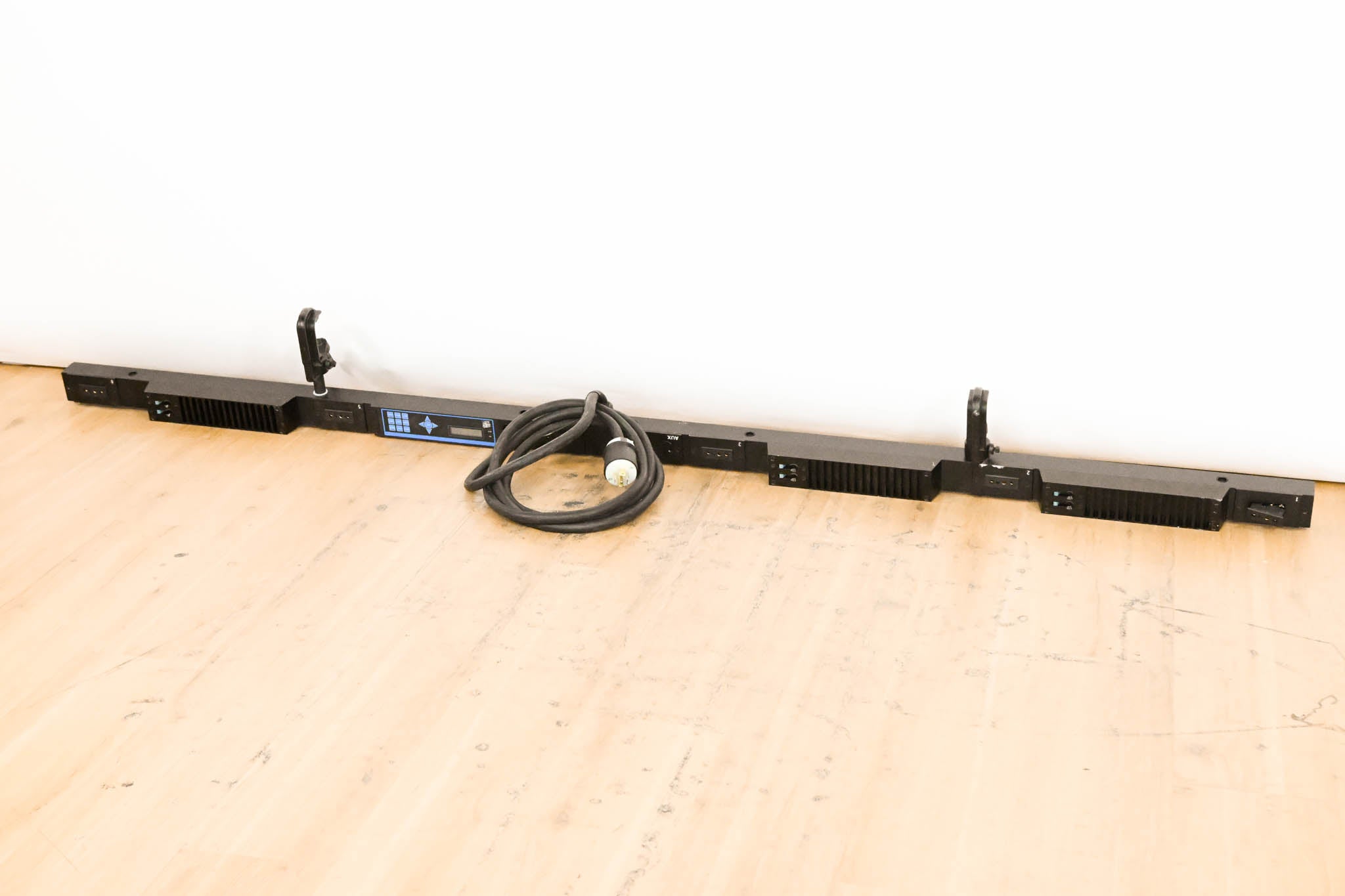 ETC SB6-10M 6 x 10A (1200W) SmartBar with Stage Pin Connectors