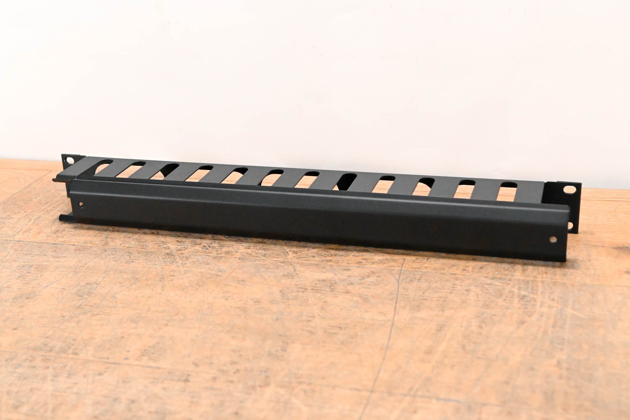 Gator Rackworks GRW-PNLCBLMNG1 1U Cable Management with Cap