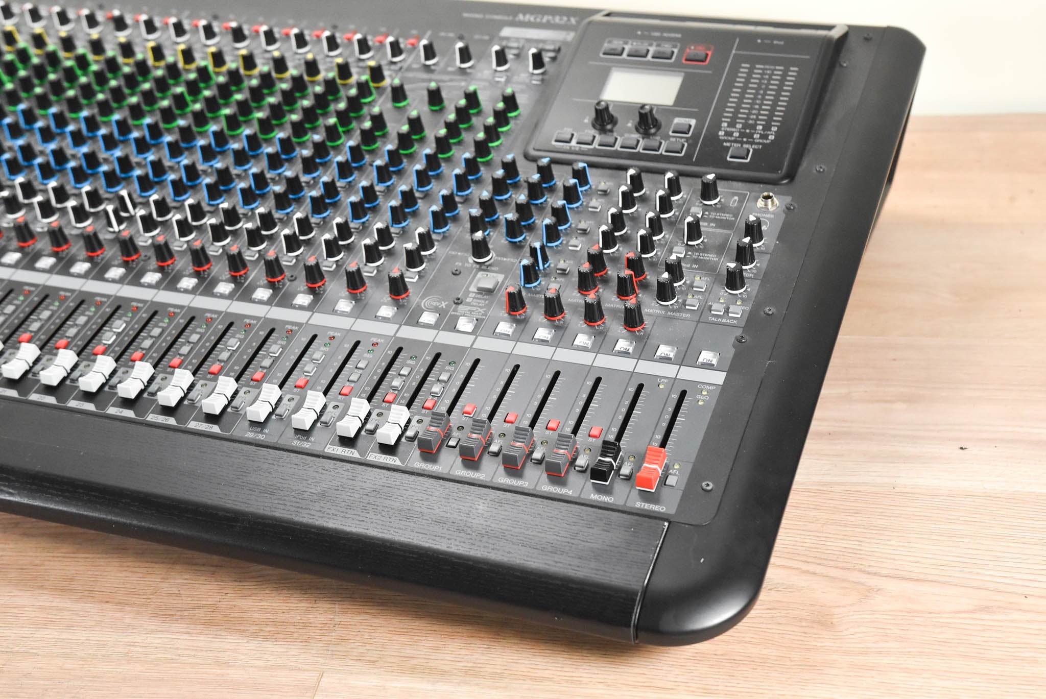 Yamaha MGP32X 32-CH Analog Mixing Console w/ DSP Effects