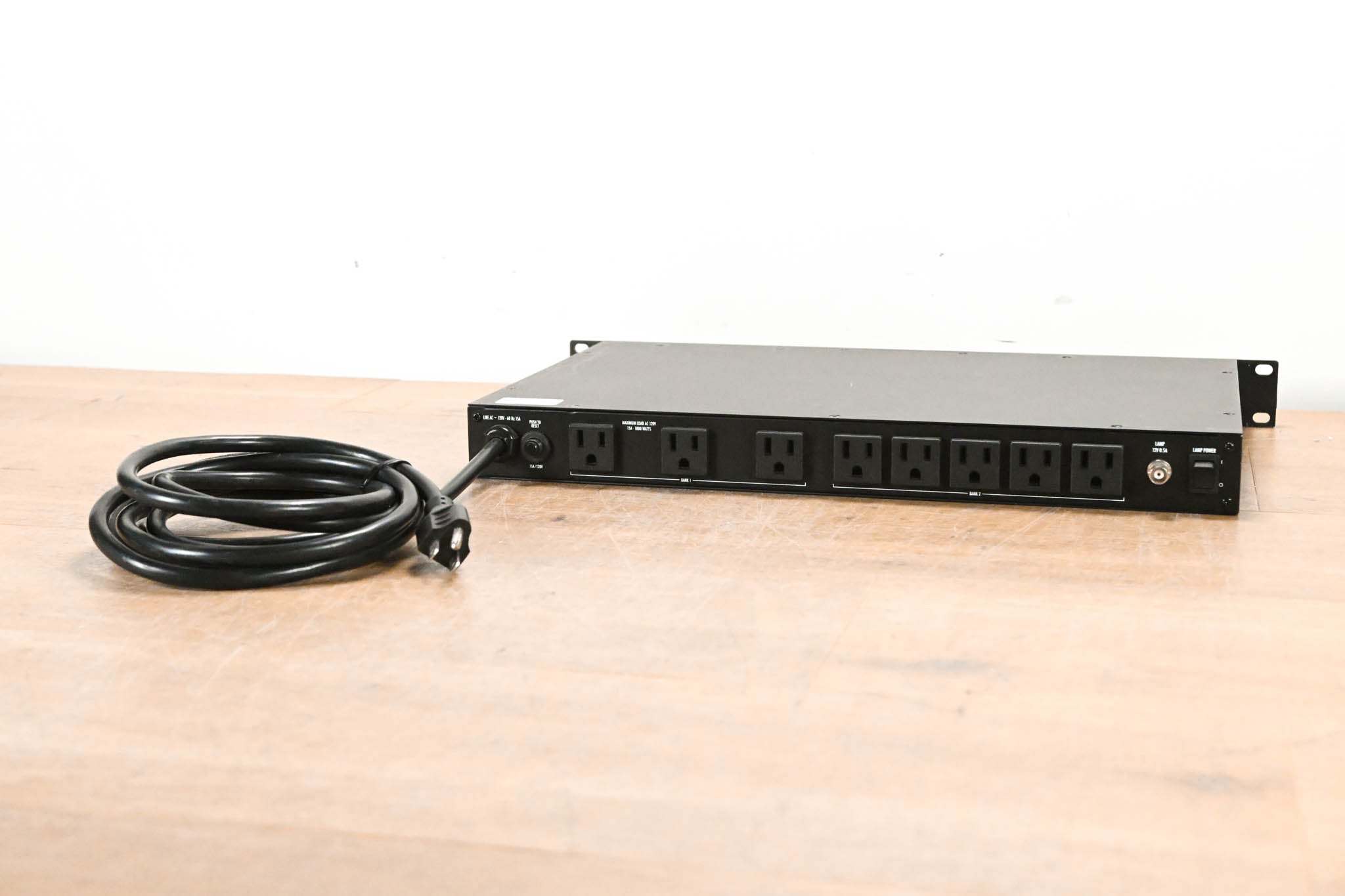 Furman PL-8C 15A Classic Series Power Conditioner with Lights