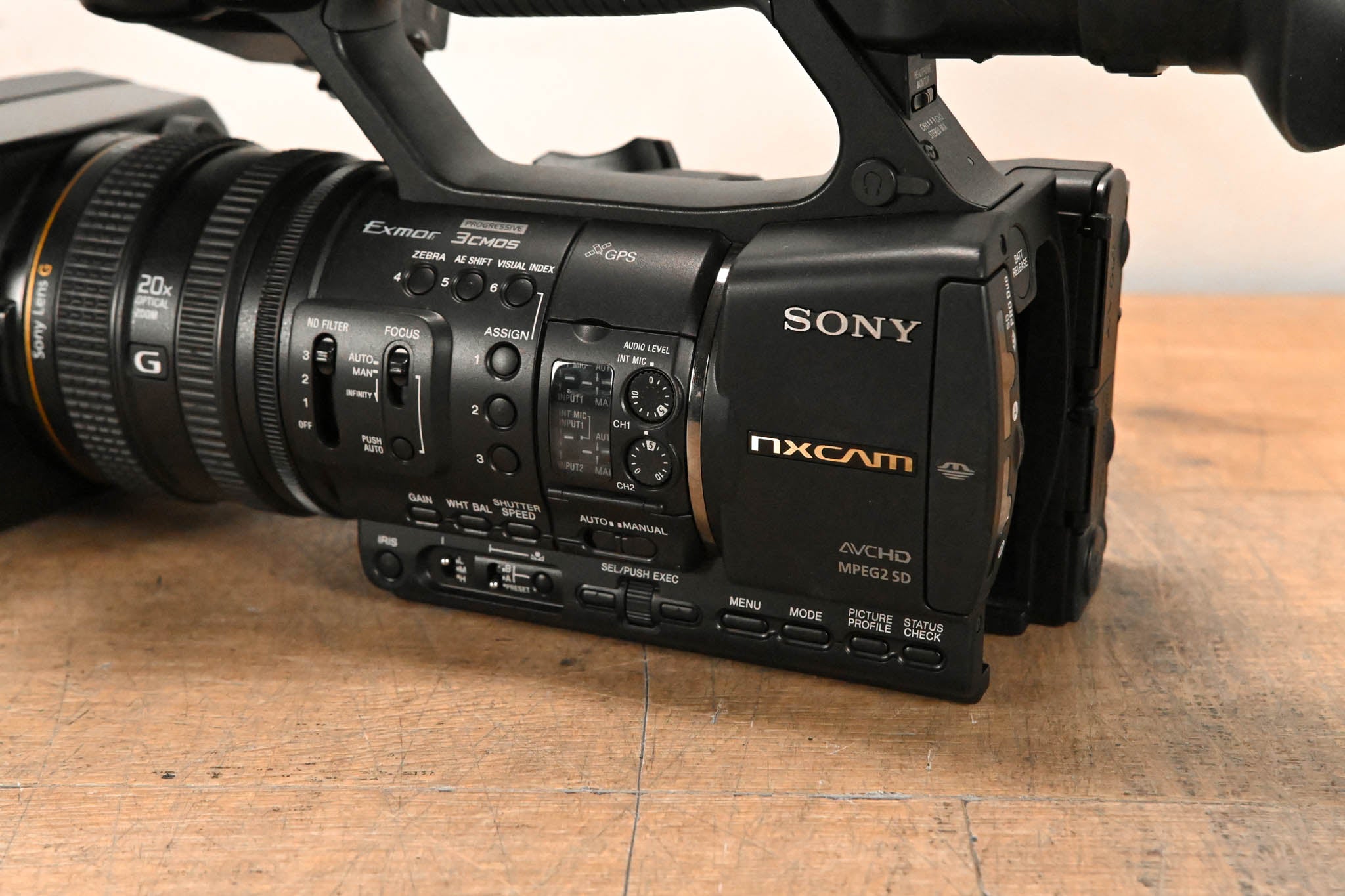 Sony HXR-NX5U NXCAM Professional Camcorder