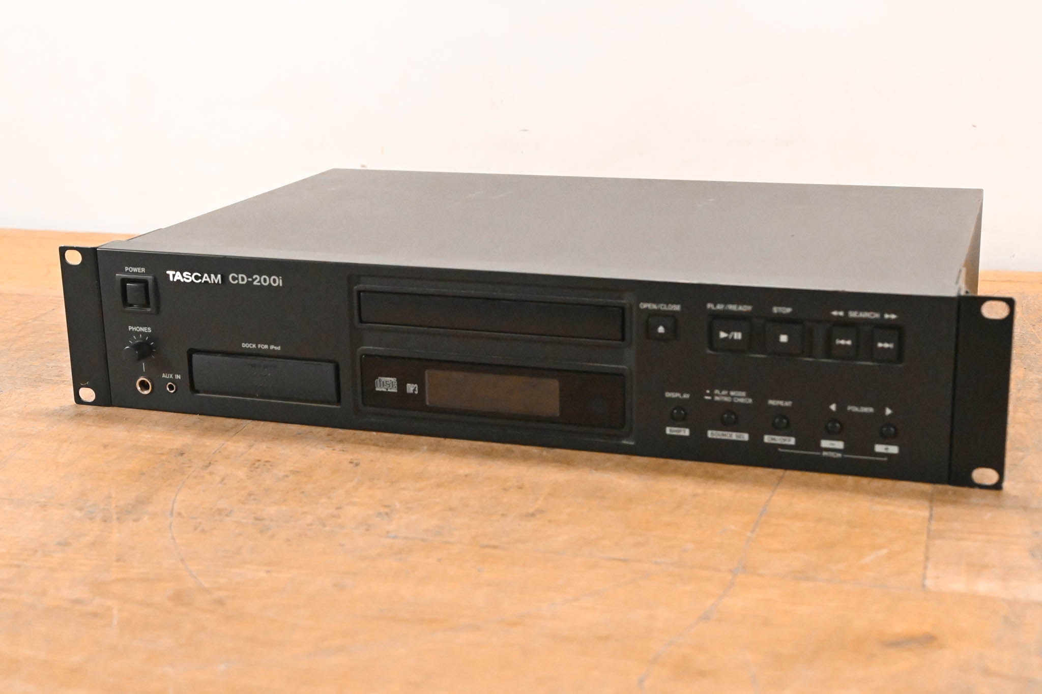 TASCAM CD-200i Rackmountable CD Player with iPod Dock