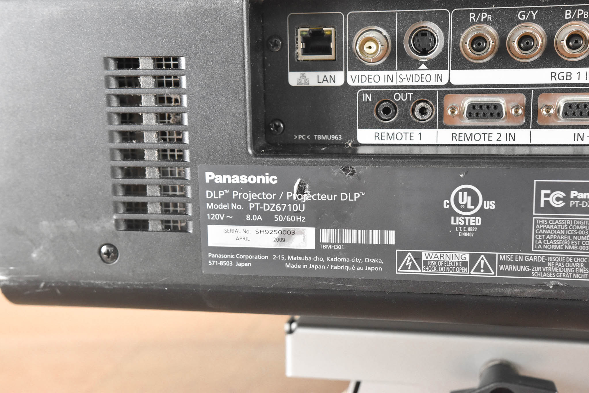 Panasonic PT-DZ6710U 6,000-Lumen WUXGA Large Venue DLP Projector