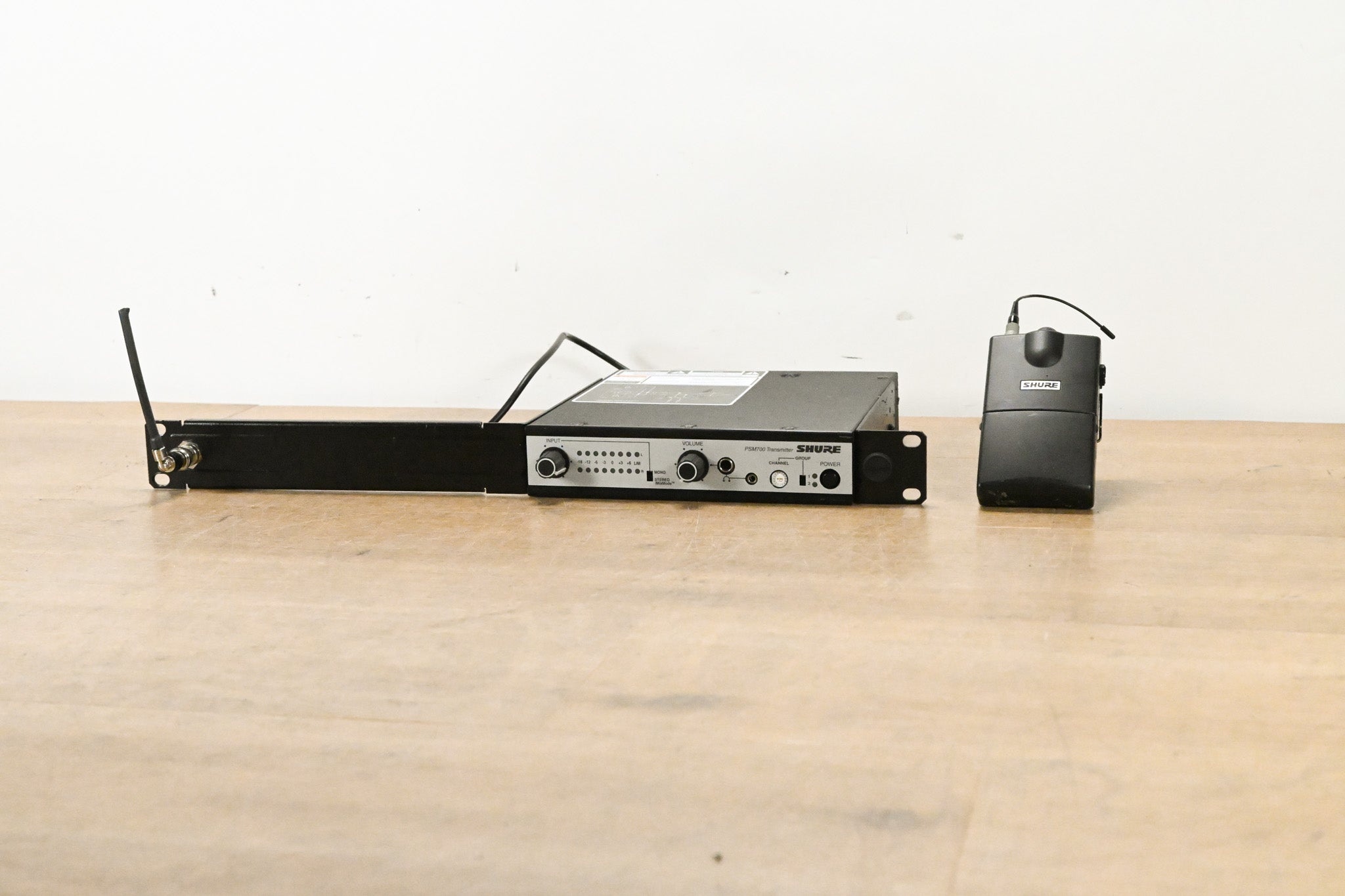 Shure PSM 700 Wireless In-Ear Monitoring System - H3 Band: 524-554 MHz
