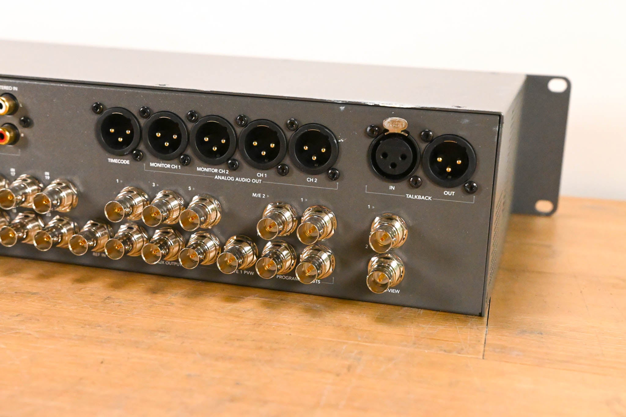Blackmagic Design ATEM 4 M/E Broadcast Studio 4K
