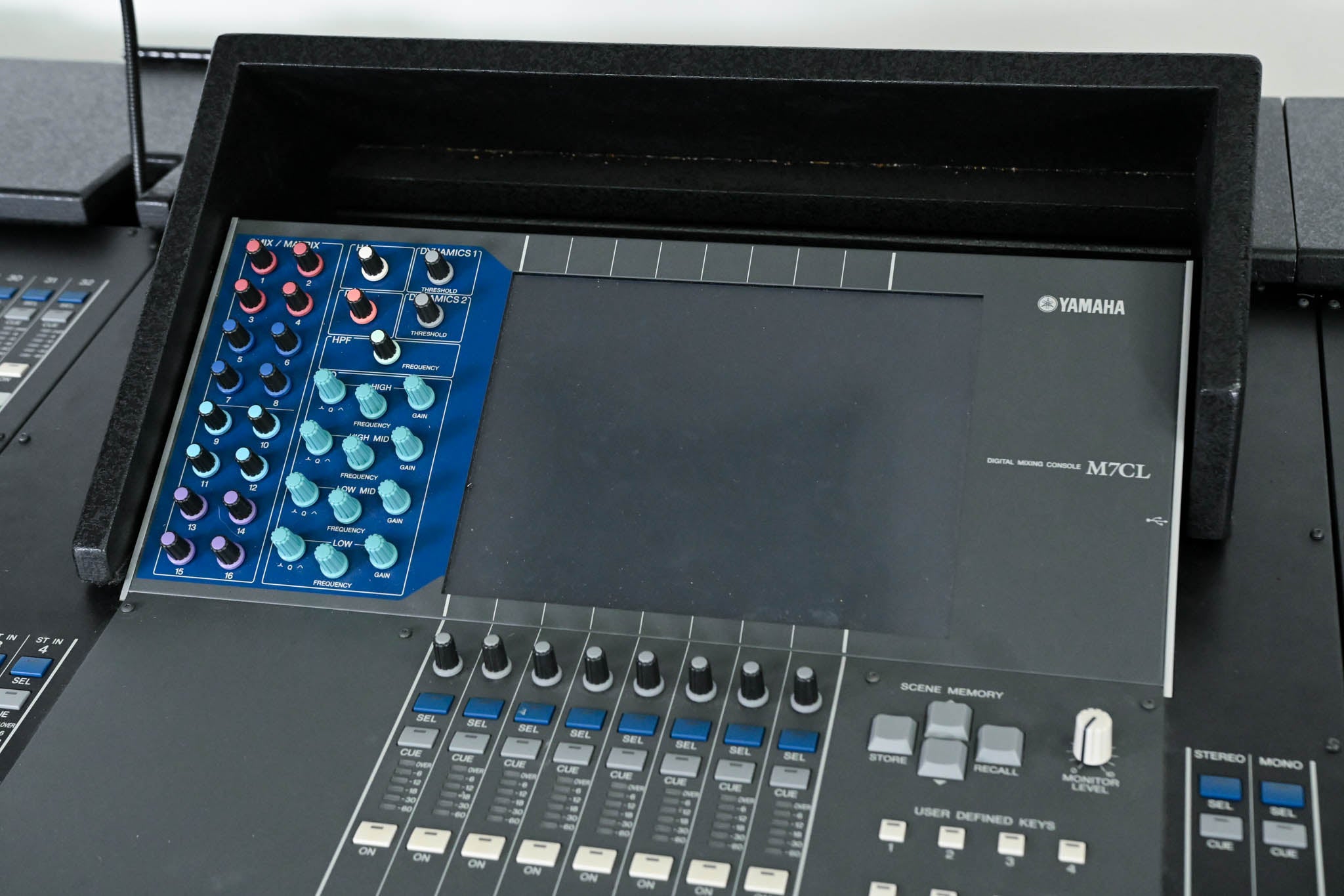 Yamaha M7CL-48ES 48-Channel EtherSound Digital Audio Mixer w/ Road Case