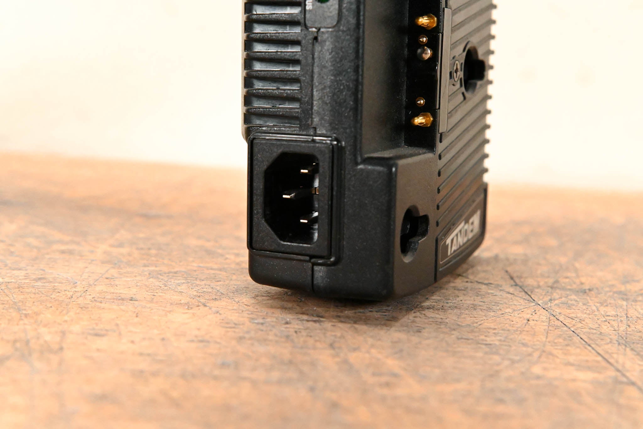 Anton Bauer Tandem-70 On-Camera AC Power/Charger