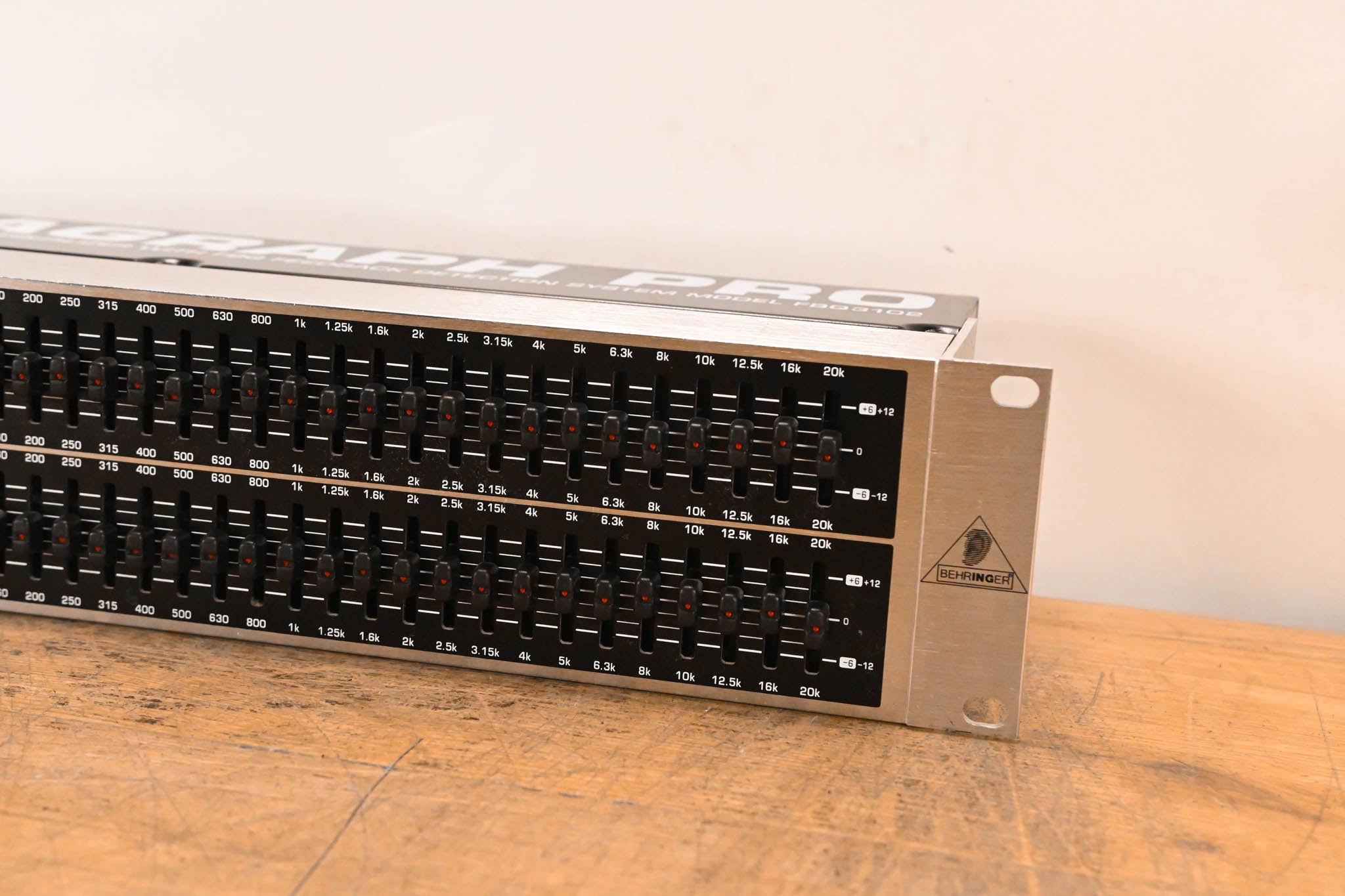 Behringer ULTRAGRAPH PRO FBQ3102 Dual 31-Band Graphic Equalizer