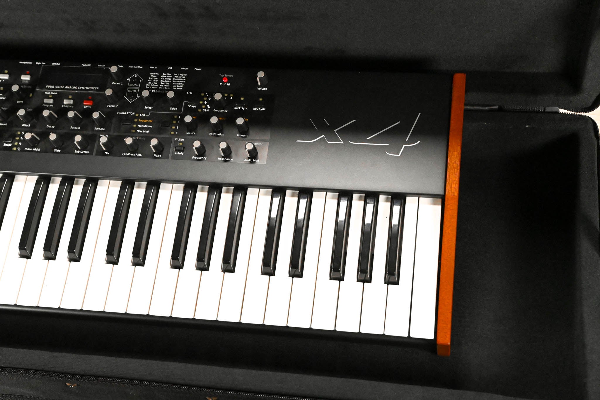 Dave Smith Instruments Mopho X4 44-Key Polyphonic Synthesizer