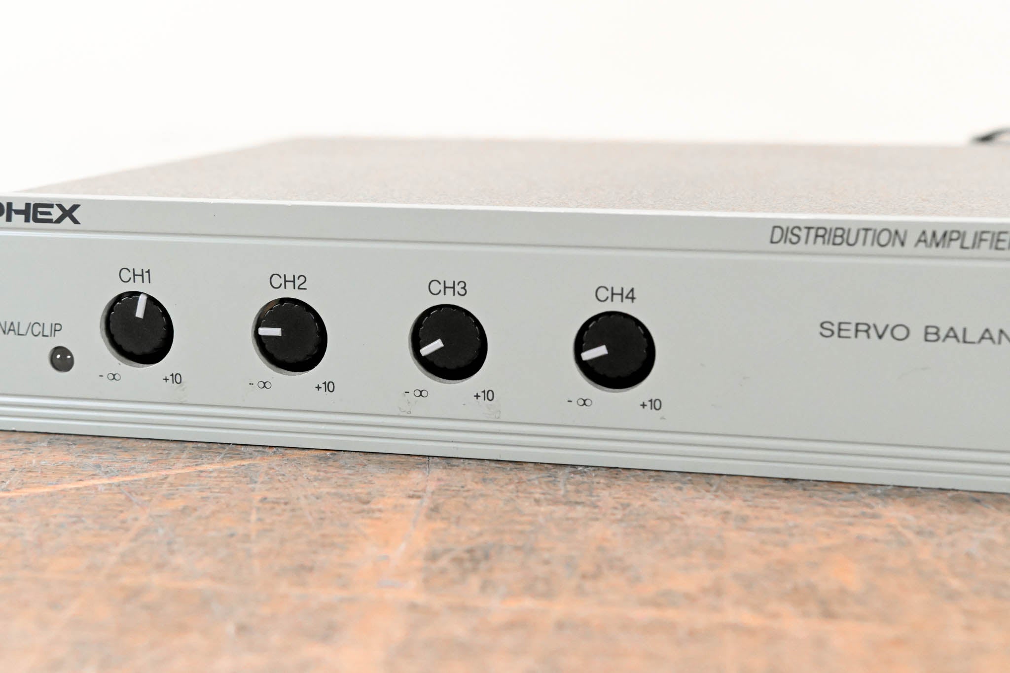 Aphex 120A Distribution Amplifier with 1 XLR Input and 4 XLR Outputs