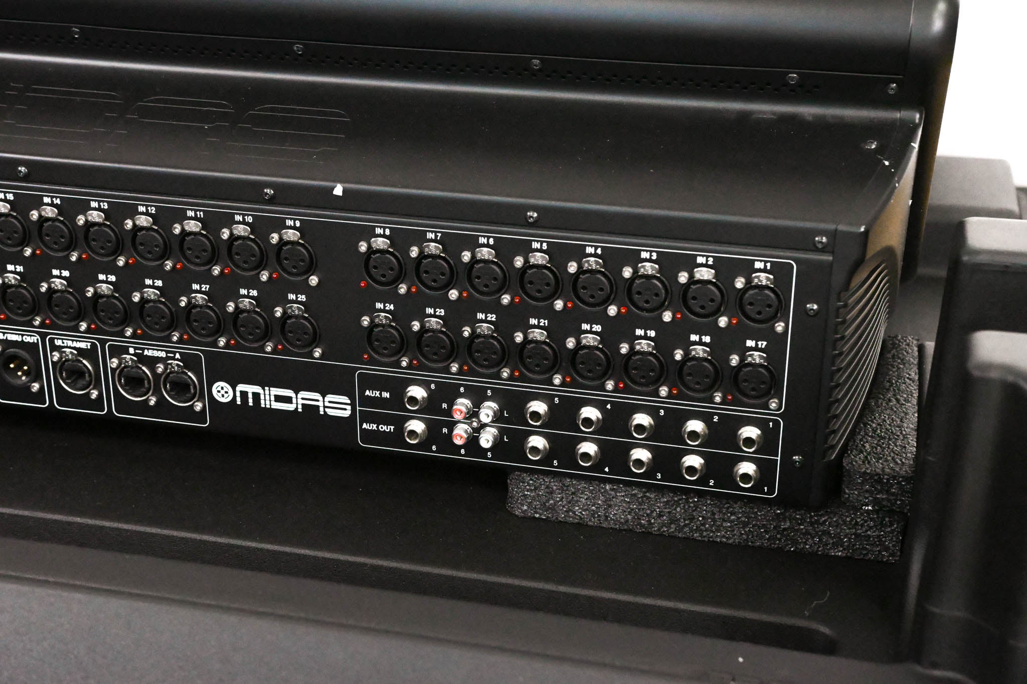 Midas M32 40-Channel Digital Audio Console with Road Case