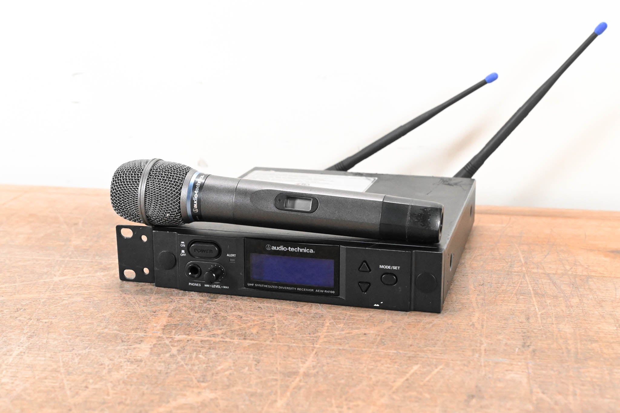 Audio-Technica AEW-4230D Handheld Wireless System - D Band: 655-680 MHz