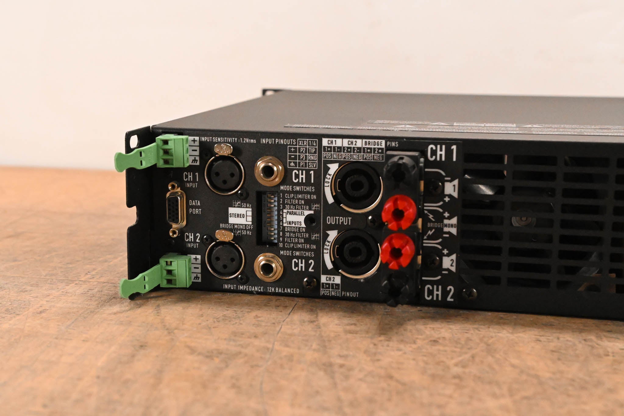 QSC PL230 PowerLight 2 Series 2-Channel 1500W Power Amplifier