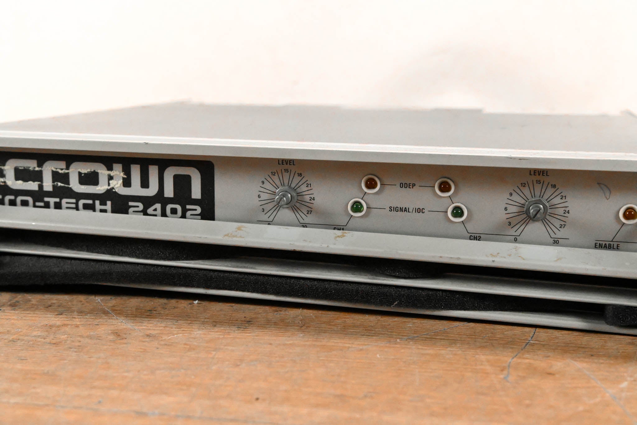 Crown Macro-Tech 2402 2-Channel Power Amplifier