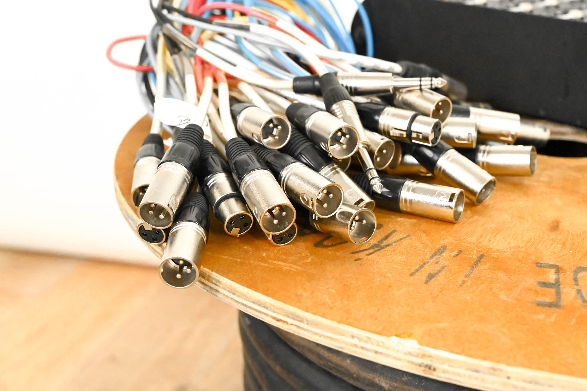 Seismic Audio SALS-32x8x150 32-Channel Snake with 8 Returns - 150 ft