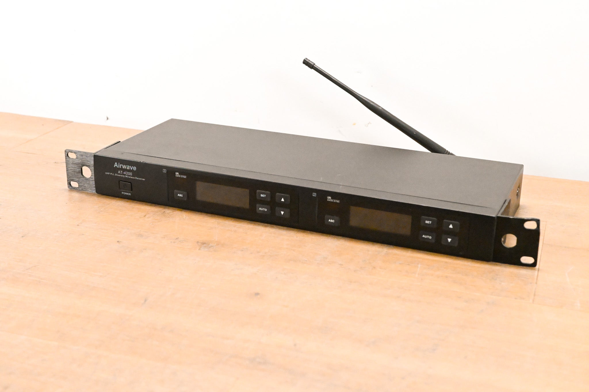 Airwave Technologies AT-4200 Wireless Receiver: 514-542 MHz (NO PSU)