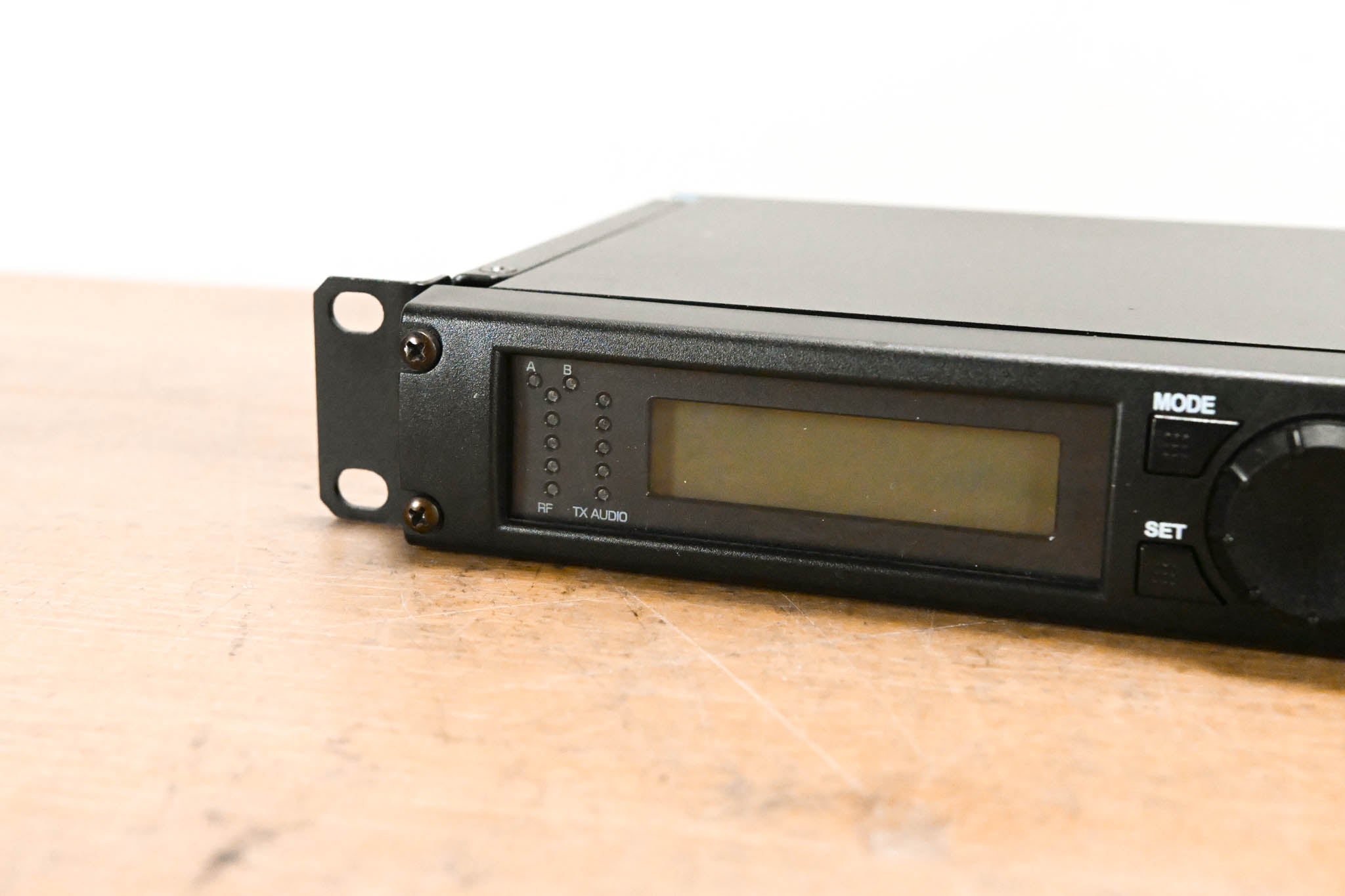 Shure ULXP4 Wireless Receiver - G3 Band: 470-506 MHz (NO POWER SUPPLY)
