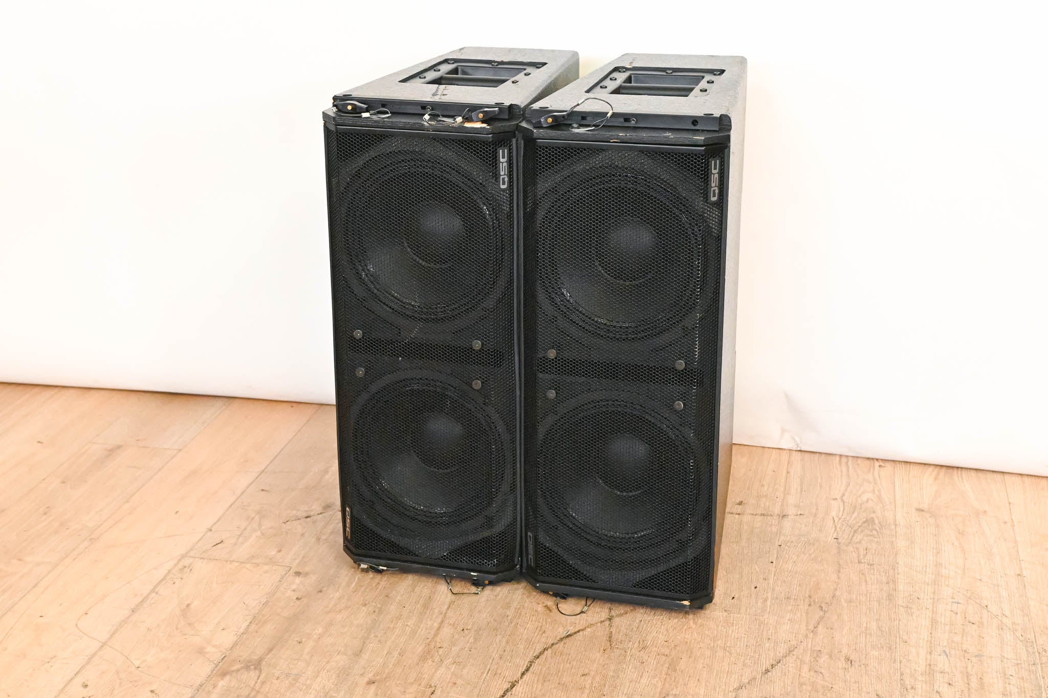 QSC WideLine-10 Dual 10-Inch Wide Line Array Speaker (PAIR)
