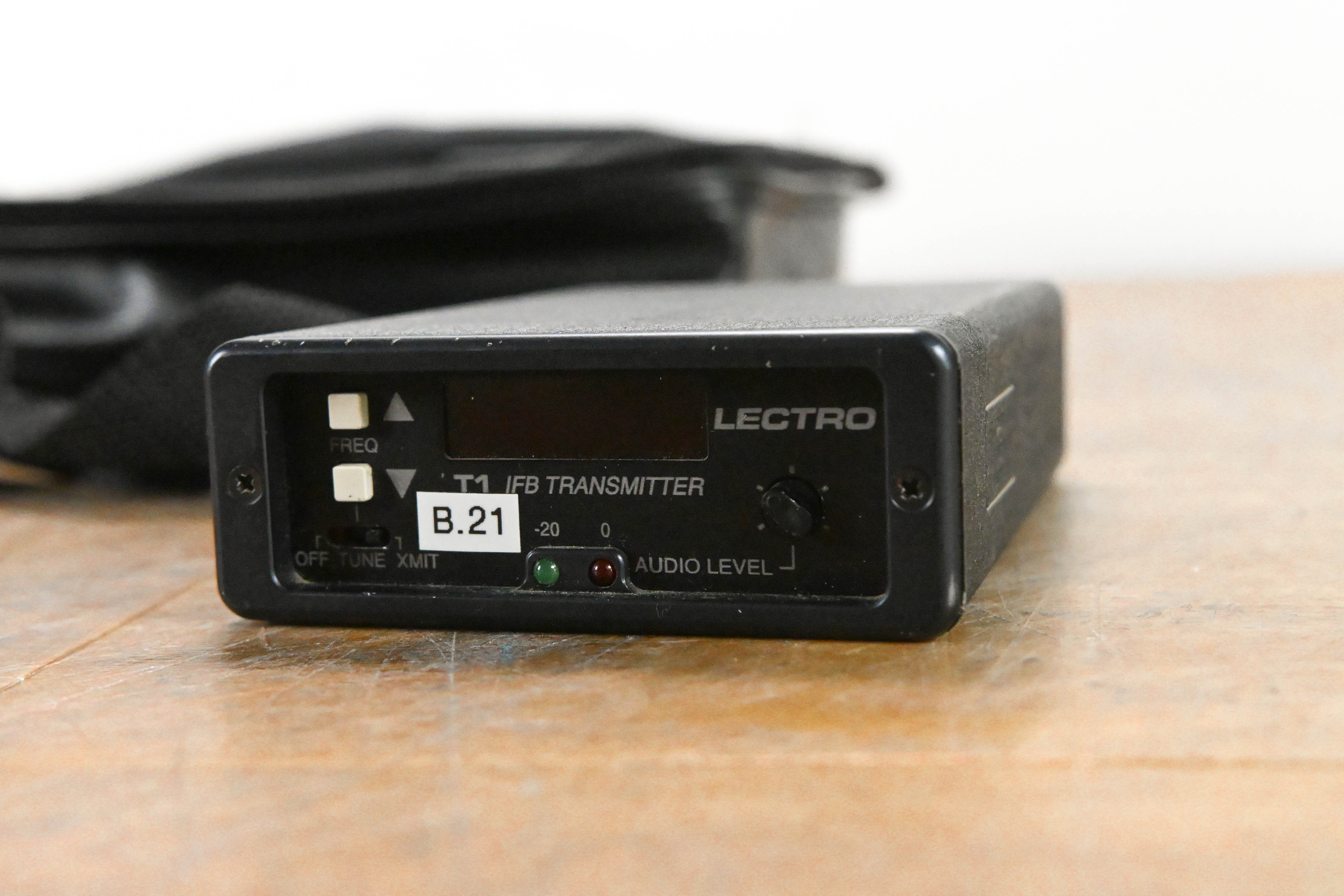 Lectrosonics T1 IFB Transmitter & R1a Receiver Block 21 w/ Case
