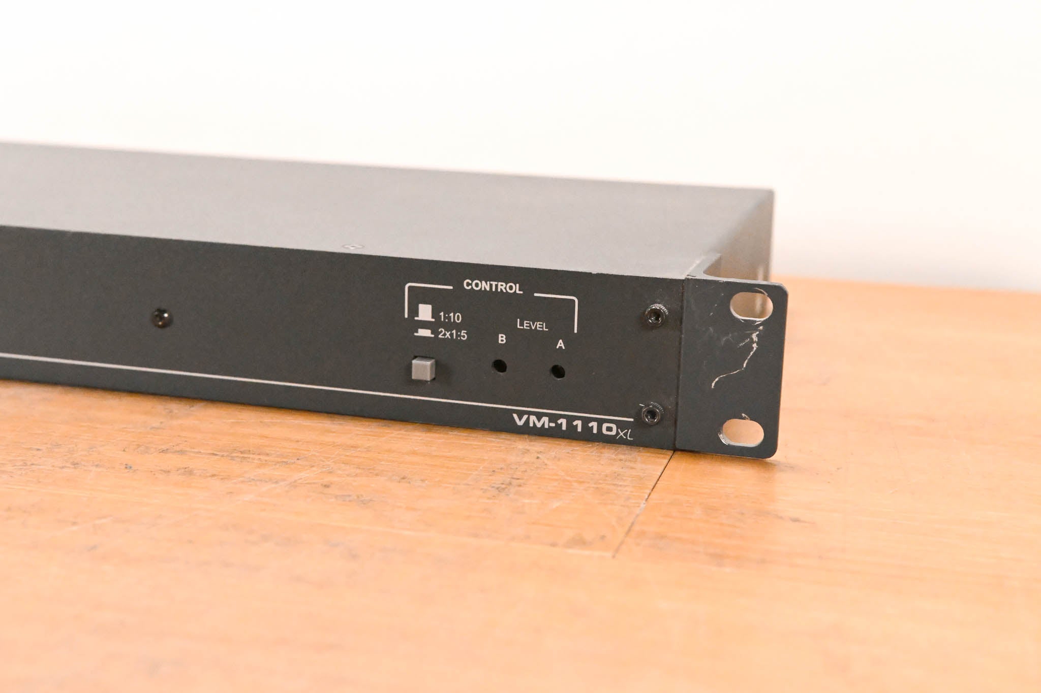 Kramer VM-1110XL 1:10 Balanced Mono Audio Distribution Amplifier