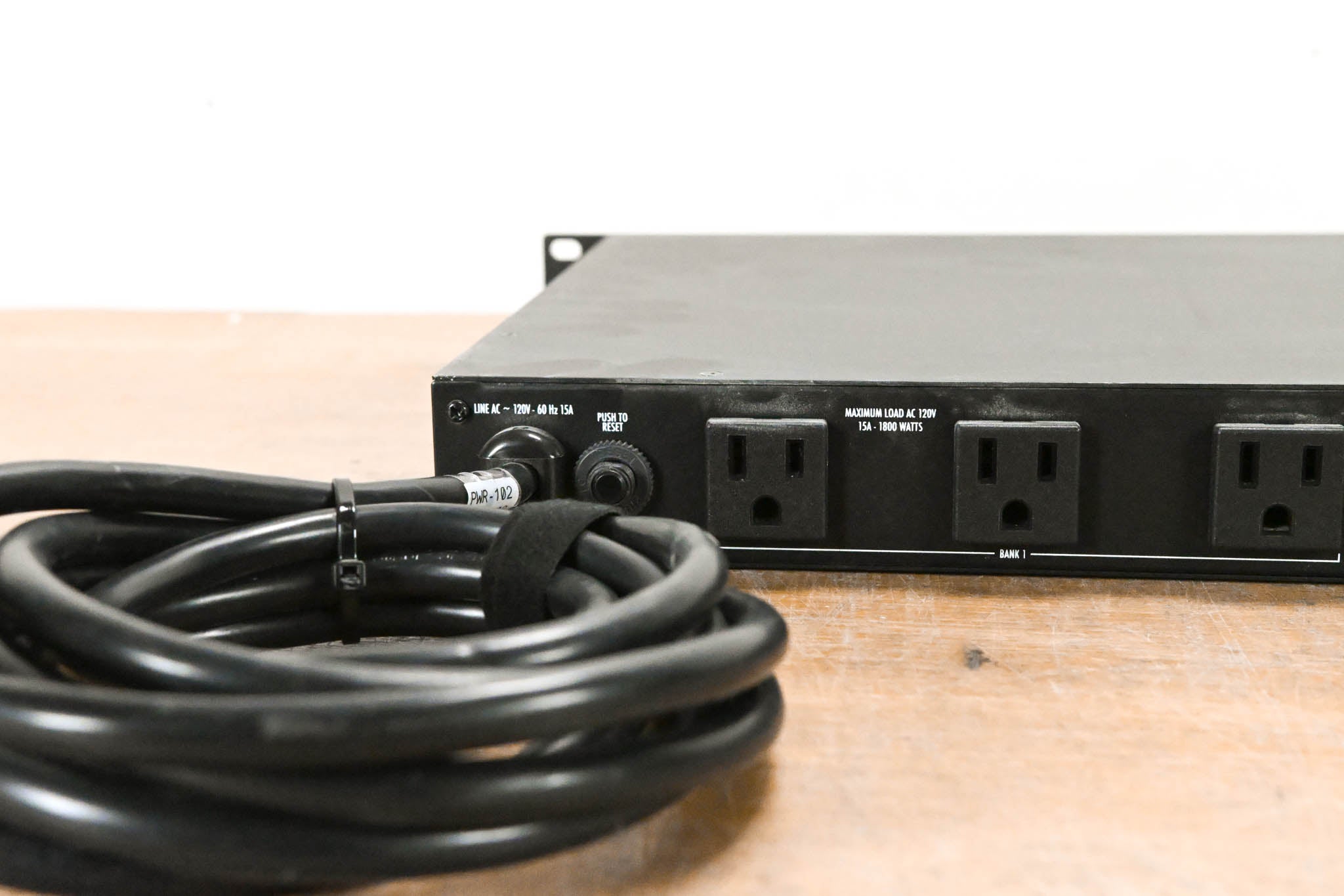 Furman PL-PLUS DMC Power Conditioner with Voltmeter/Ammeter