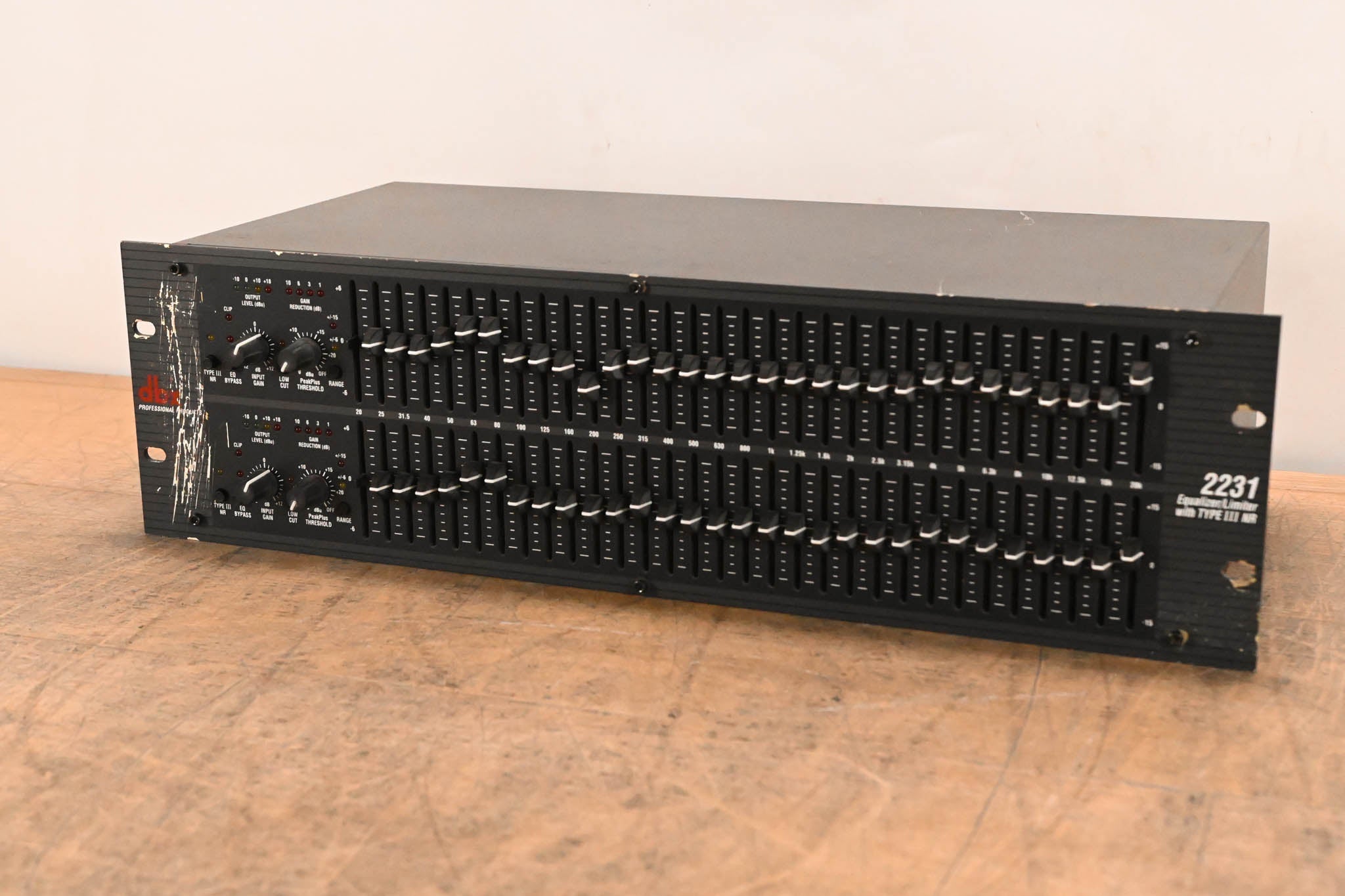 dbx 2231 Dual-Channel 31-Band Graphic Equalizer/Limiter