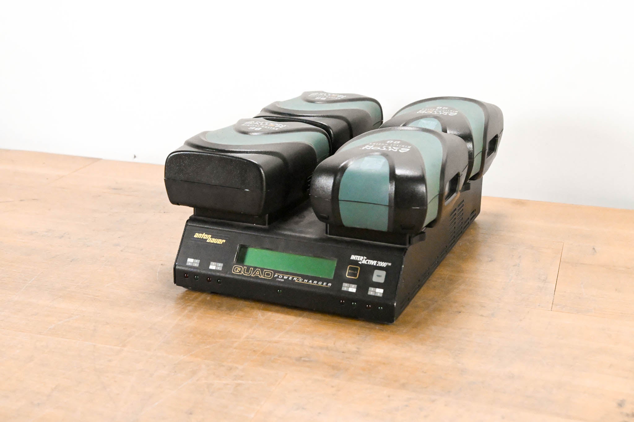 Anton Bauer Q-2702 Interactive 2000 QUAD PowerCharger w/ 4x Batteries