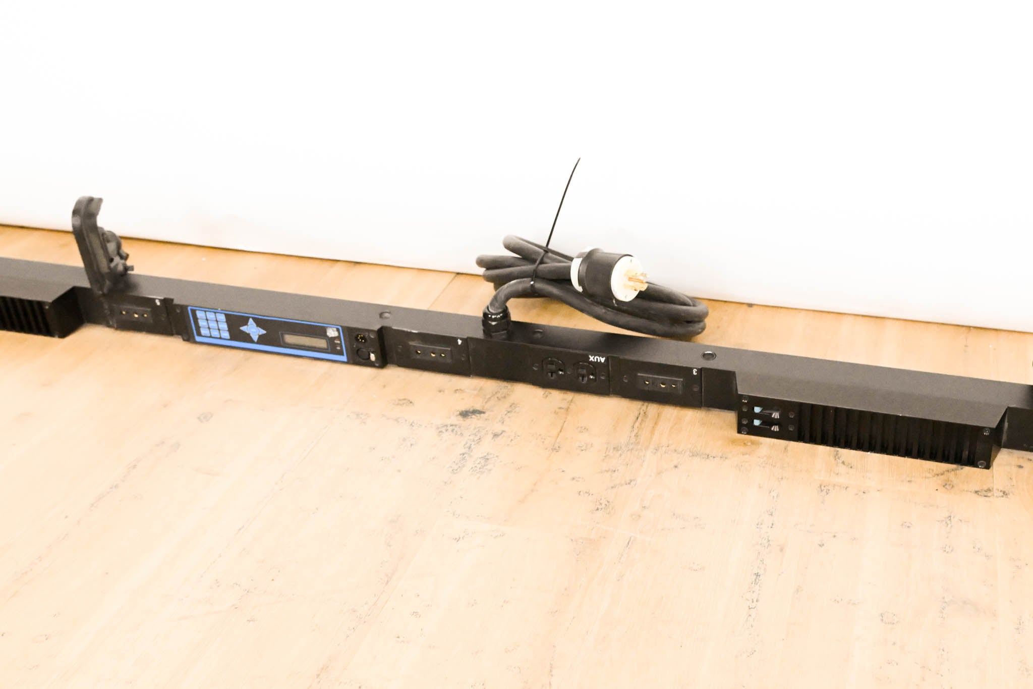 ETC SB6-10M 6 x 10A (1200W) SmartBar with Stage Pin Connectors